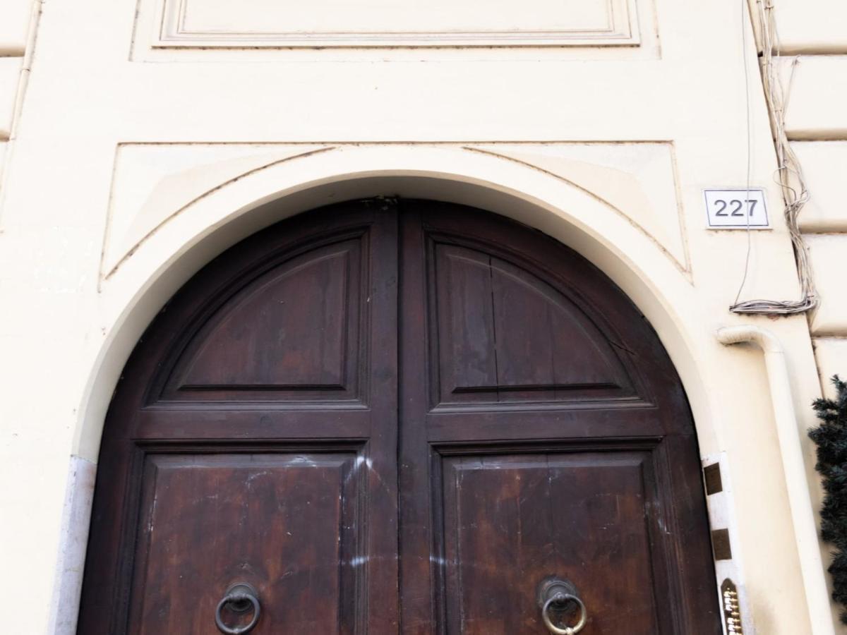 The Best Rent - Elegant Five-Bedrooms Apartment Near Colosseo Рим Экстерьер фото